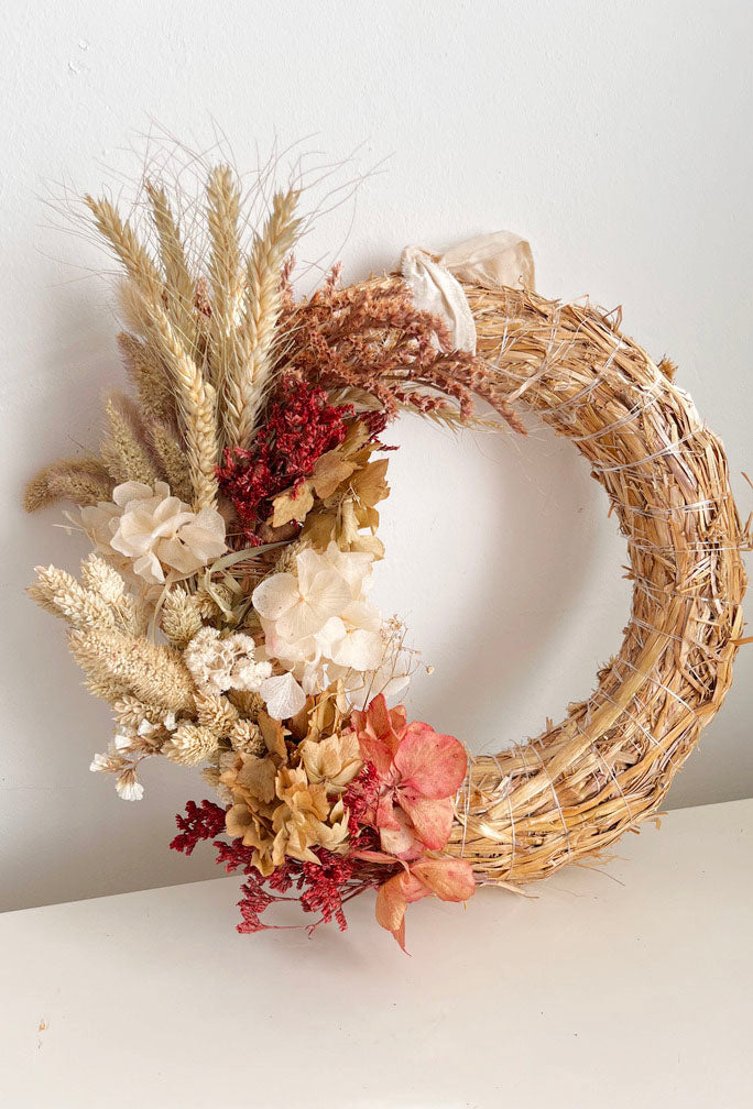 CORONA – Corona de paja con hortensia y flor seca – Estilo rústico